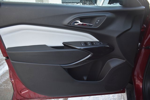 Used 2025 Chevrolet Trax LT w/ LT Convenience Package image 14