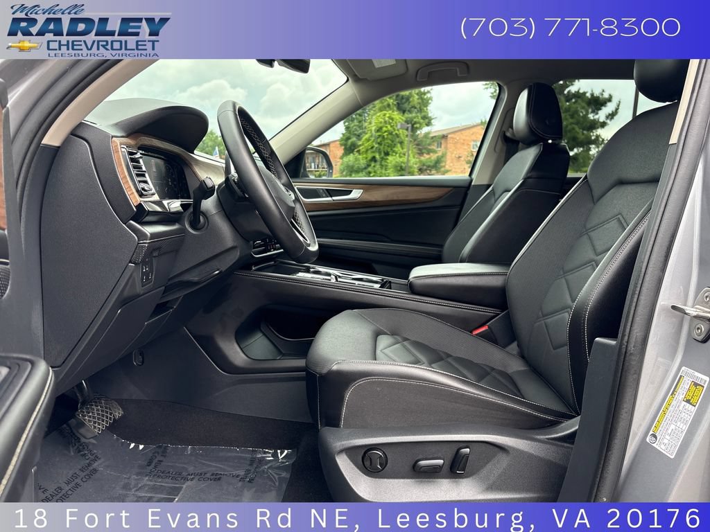 Used 2025 Volkswagen Atlas SE AWD/4WD image 22