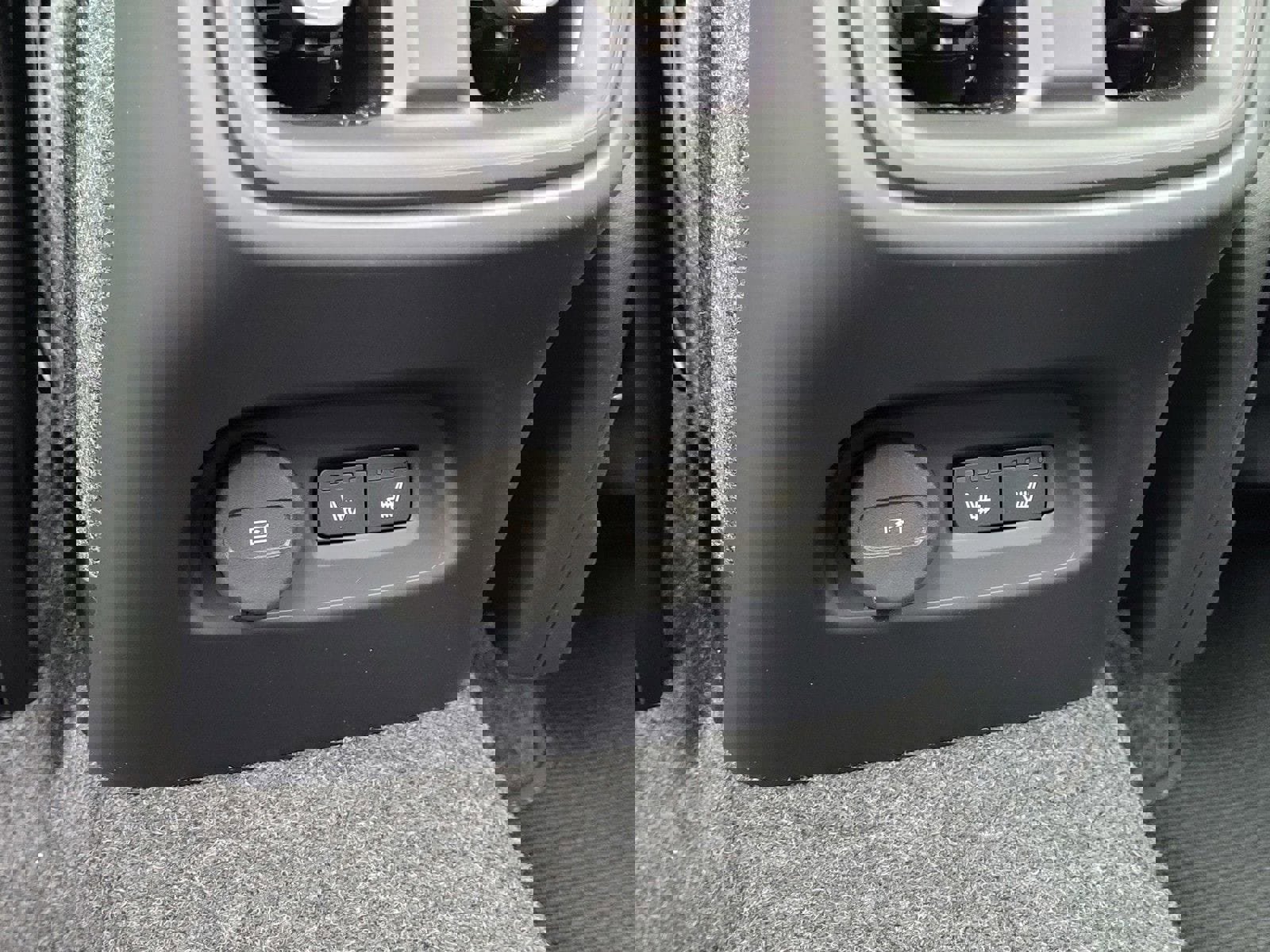 New 2026 Volvo XC40 B4 Core w/ Climate Package image 13