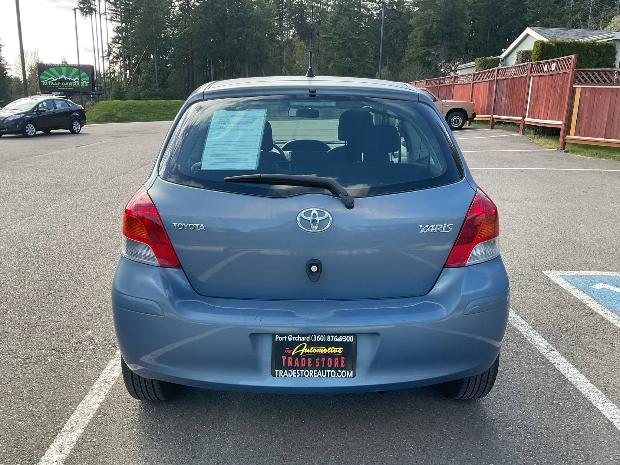 Used 2009 Toyota Yaris 2-Door Hatchback image 4