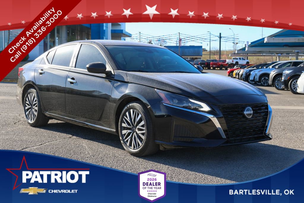 Used 2025 Nissan Altima 2.5 SV image 1