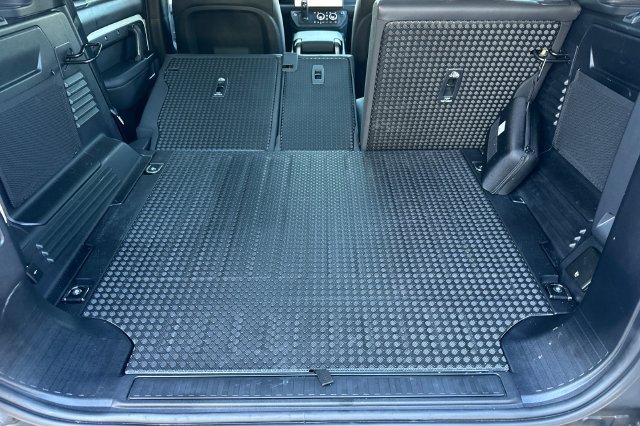 Certified 2026 Land Rover Defender 110 X-Dynamic SE AWD/4WD image 14