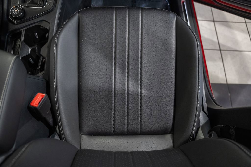 Used 2024 Volkswagen Tiguan SE R-Line image 31