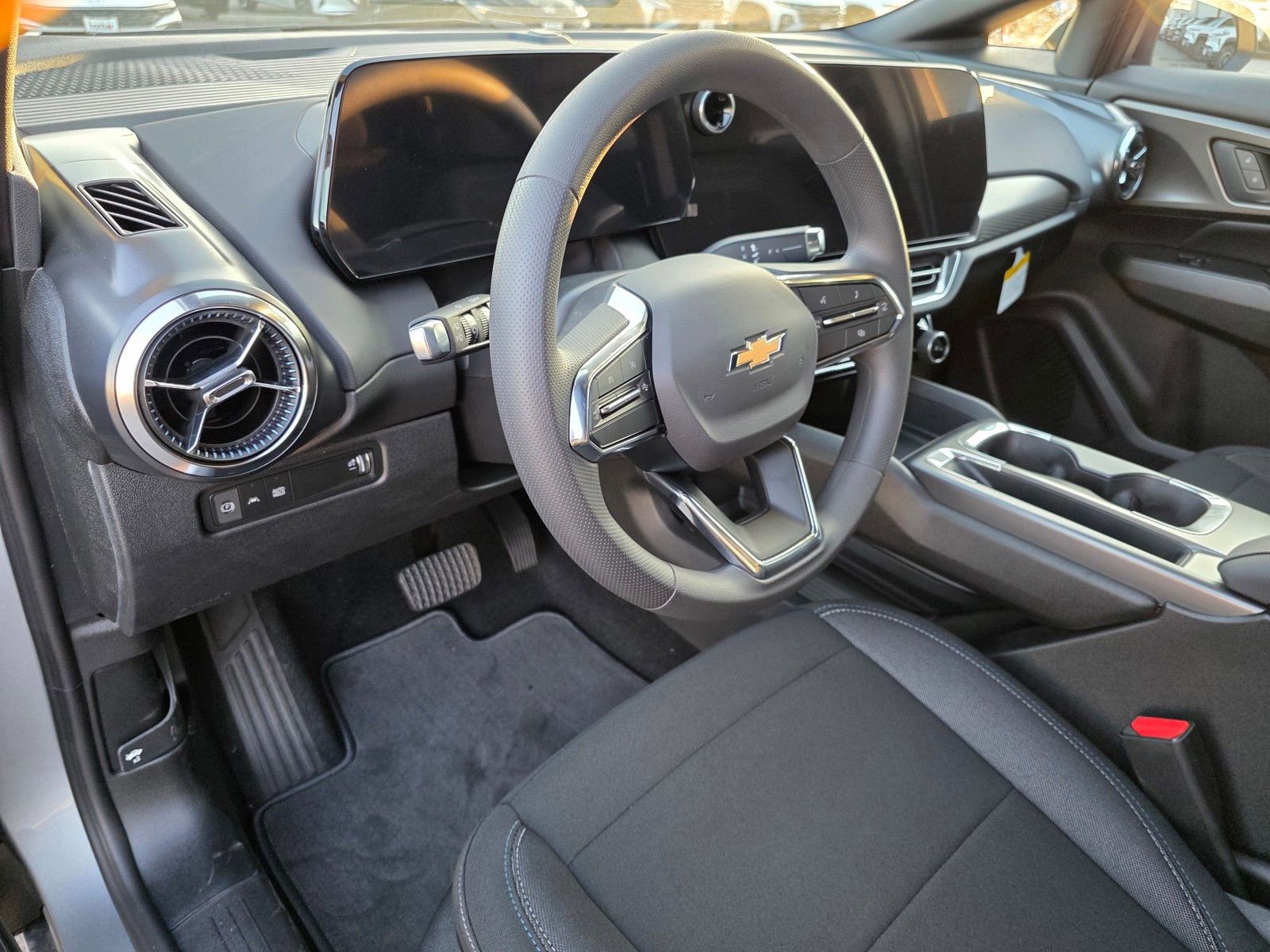 New 2026 Chevrolet Equinox EV LT w/ LPO, Blackout Package image 22