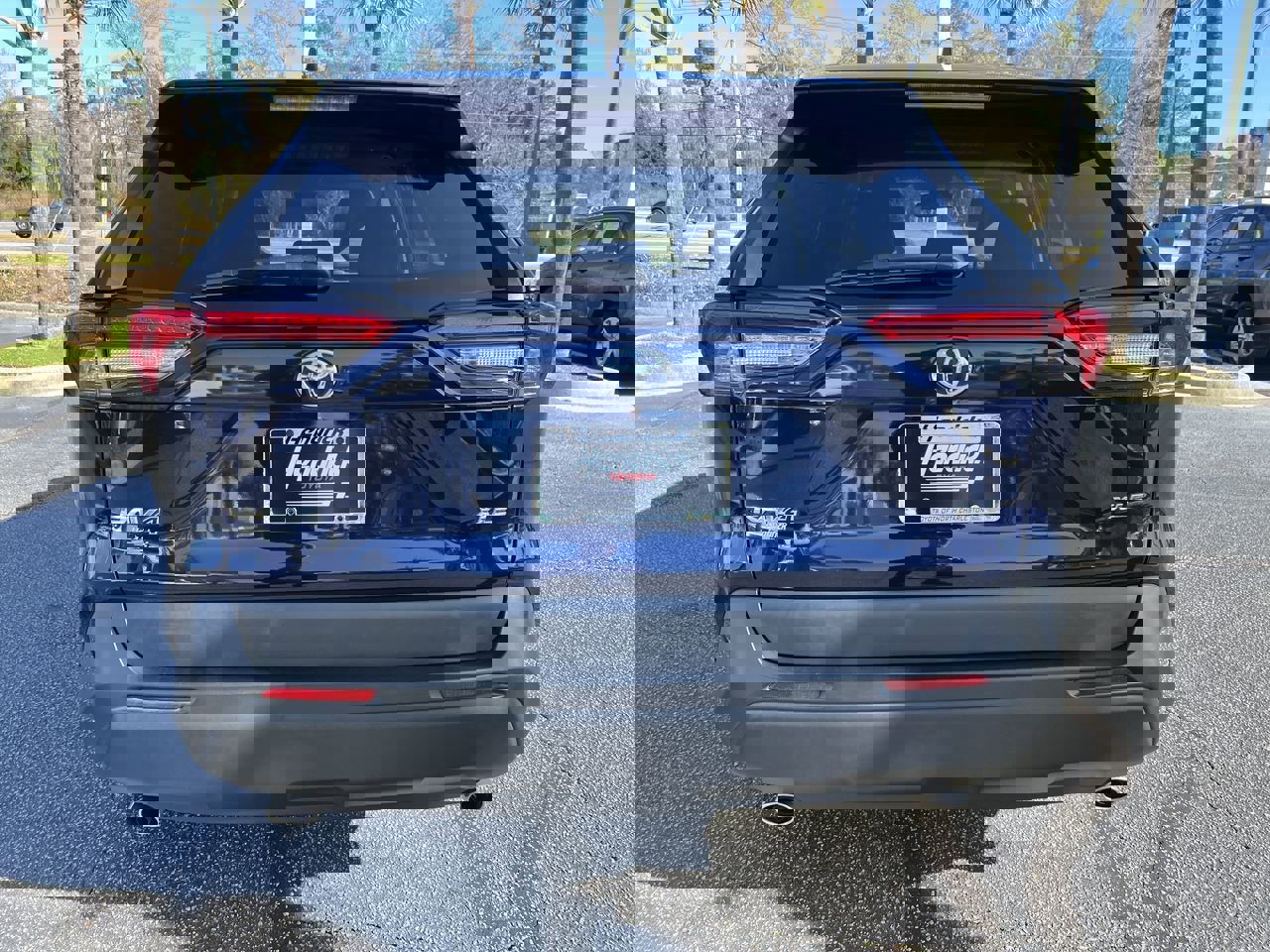 Used 2021 Toyota RAV4 XLE Premium image 9