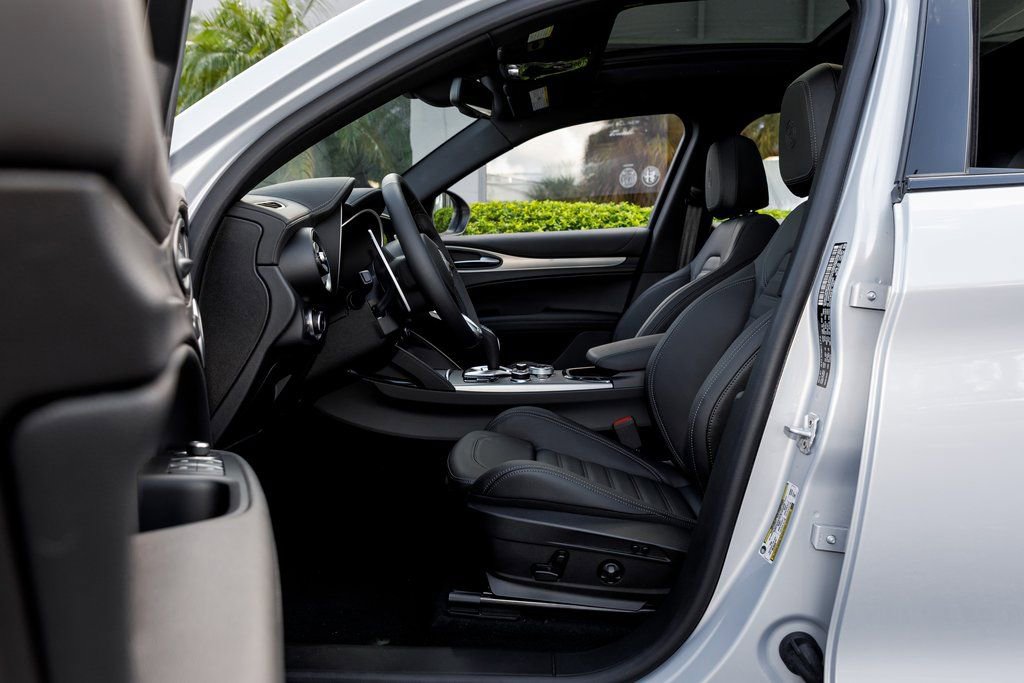 New 2025 Alfa Romeo Stelvio Sprint image 27