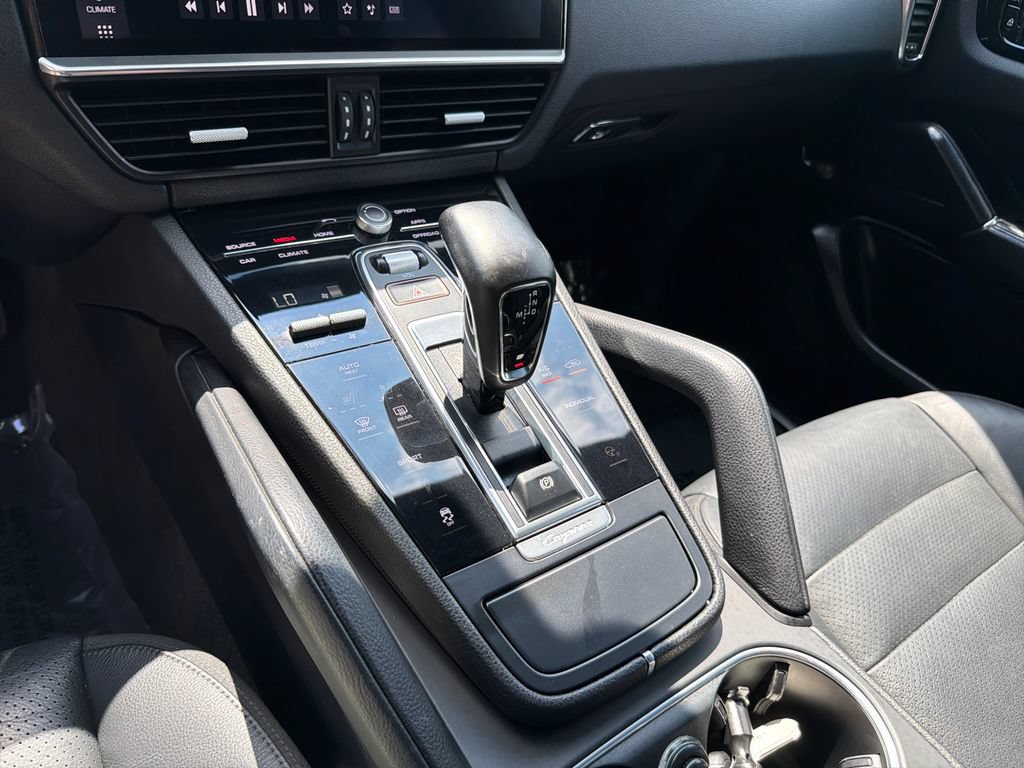 Used 2020 Porsche Cayenne AWD/4WD image 30