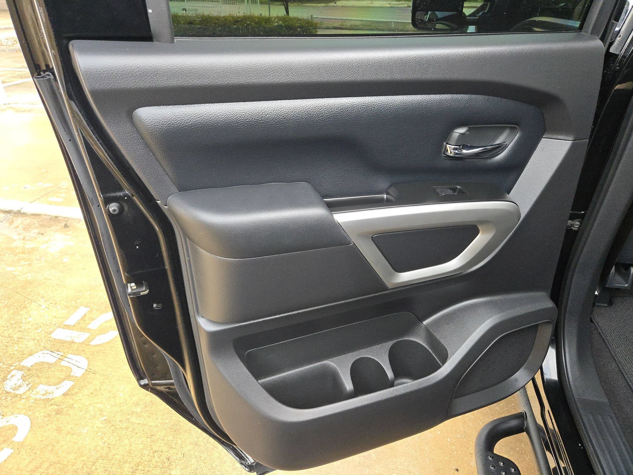 Used 2024 Nissan Titan SV w/ SV Convenience Package RWD image 14