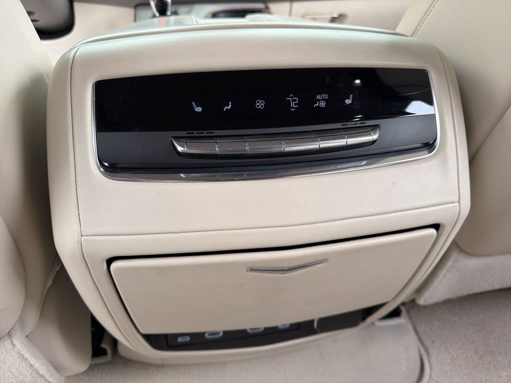 Used 2022 Cadillac Escalade Premium Luxury Platinum w/ Heavy-Duty Trailer Package image 27