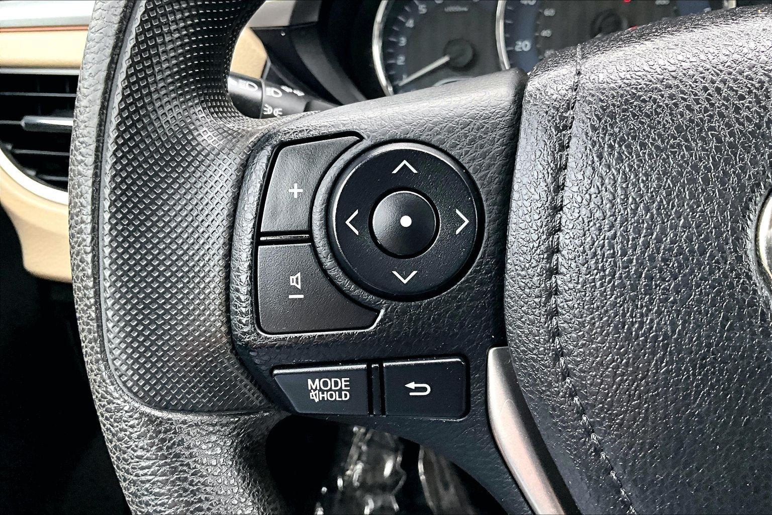 Used 2014 Toyota Corolla LE FWD image 17