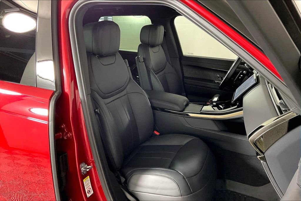 Used 2025 Land Rover Range Rover Sport Dynamic SE image 6