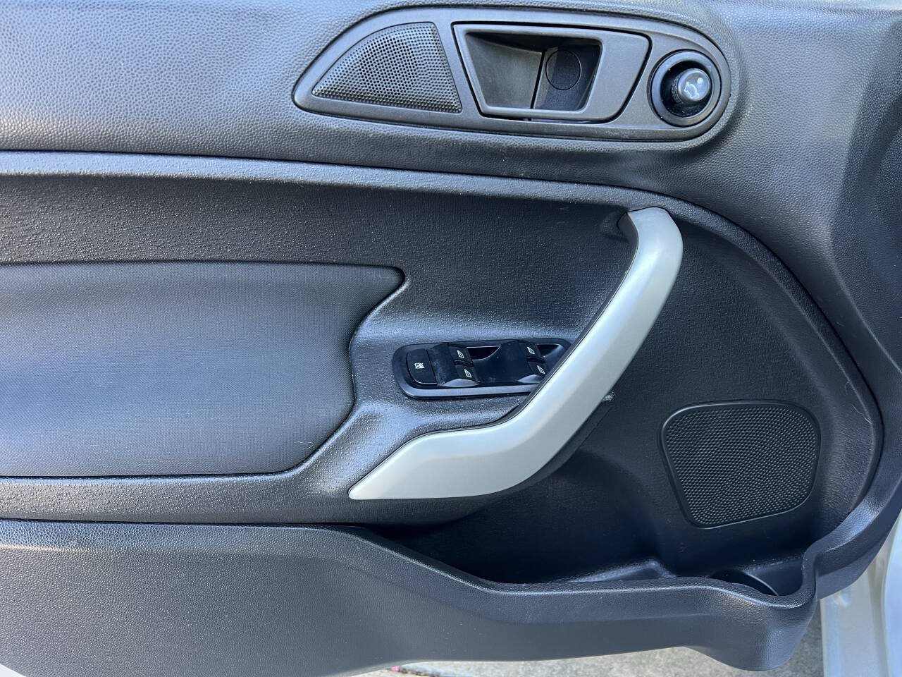 Used 2012 Ford Fiesta SE FWD image 24