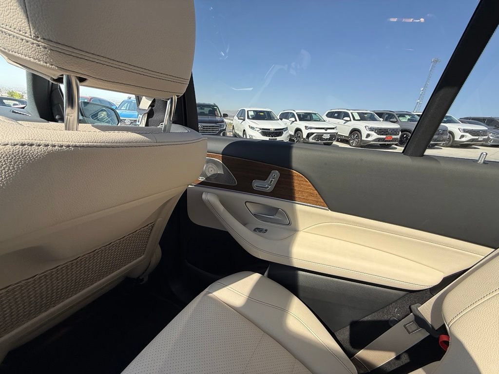 Used 2025 Mercedes-Benz GLS 450 4MATIC image 21
