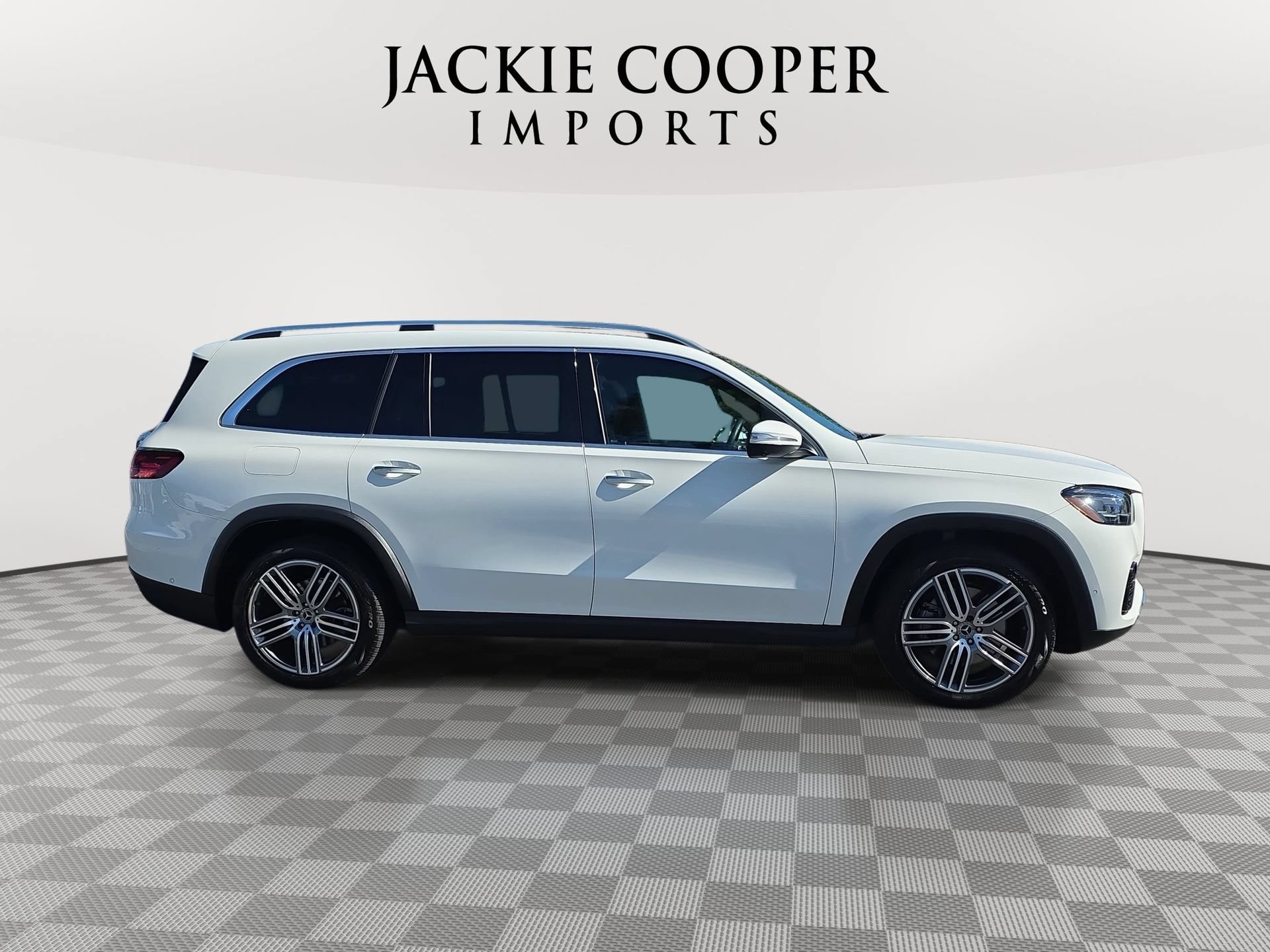 Certified 2025 Mercedes-Benz GLS 450 4MATIC image 4