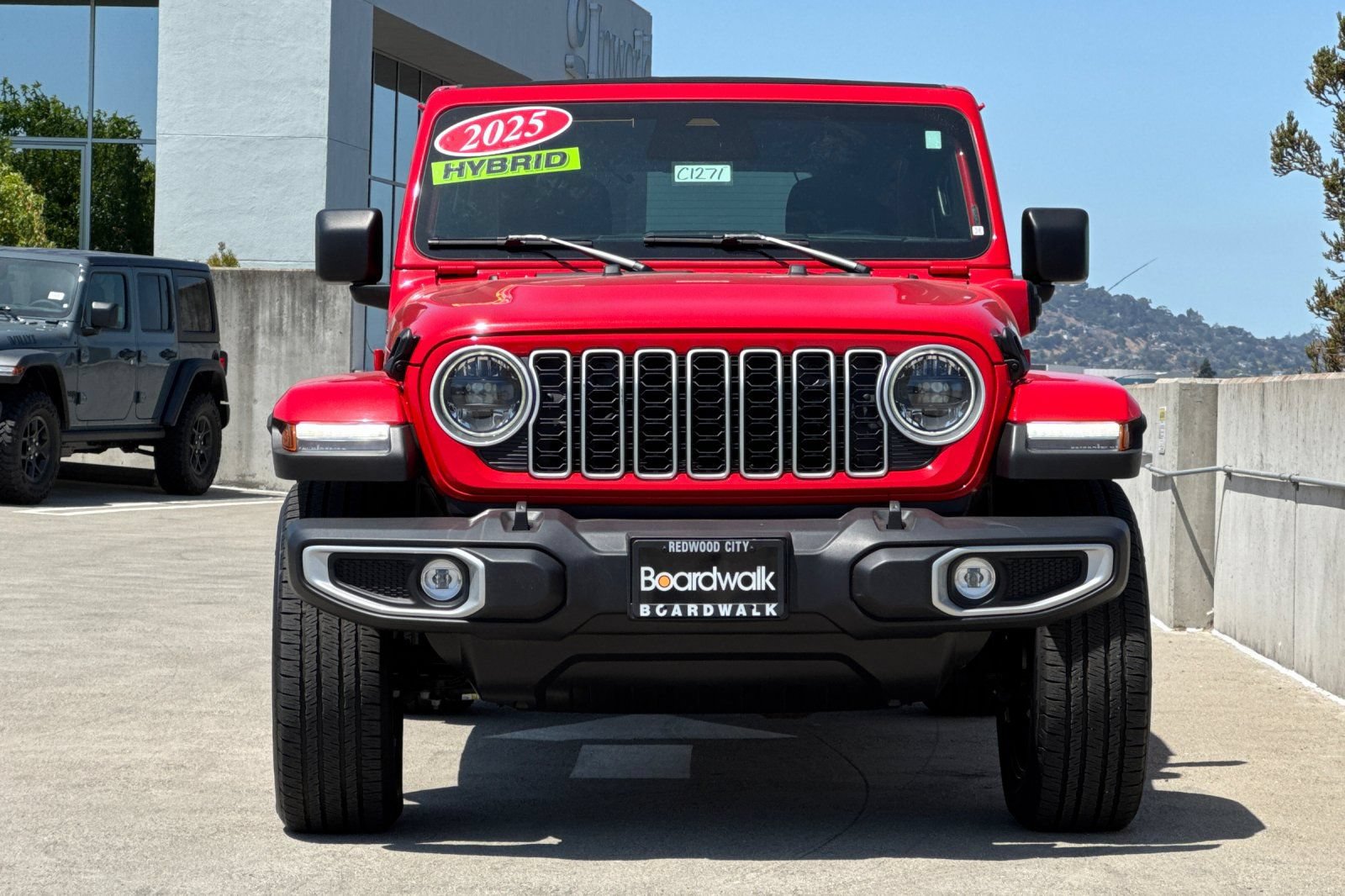 Used 2025 Jeep Wrangler Unlimited Sahara w/ Safety Group AWD/4WD image 9