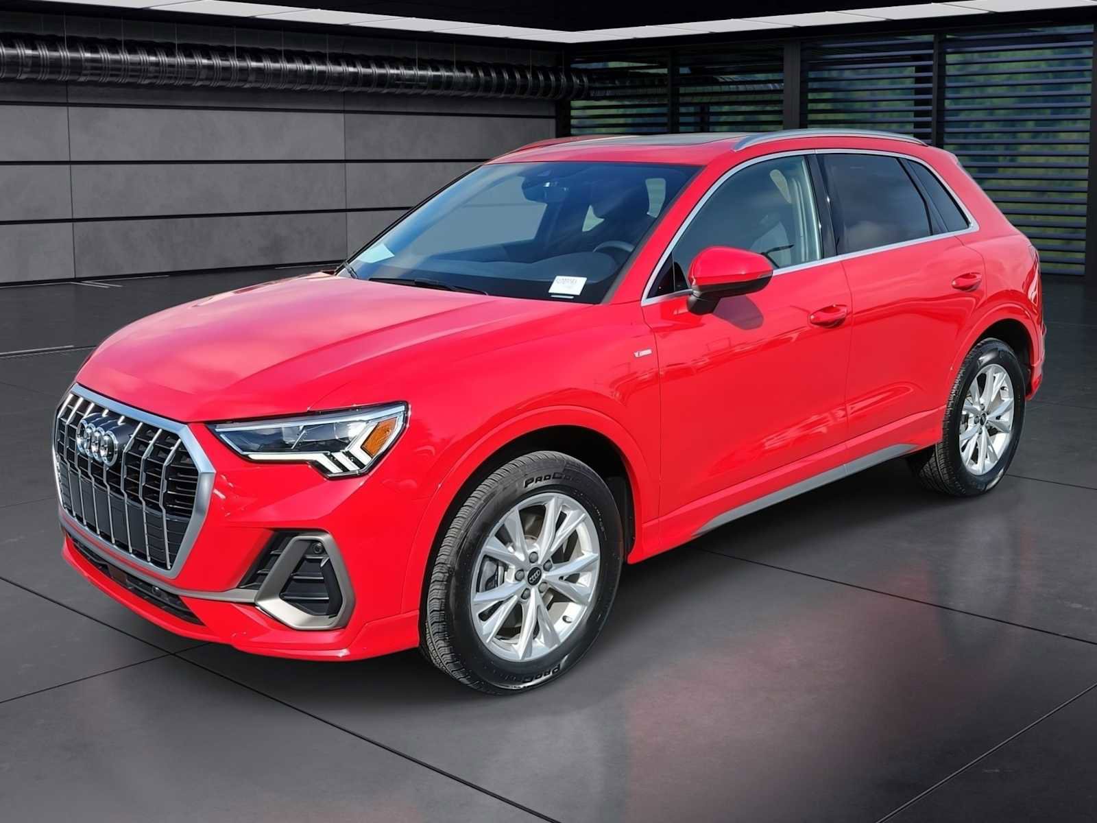 Certified 2025 Audi Q3 2.0T Premium w/ Convenience Package AWD/4WD image 1