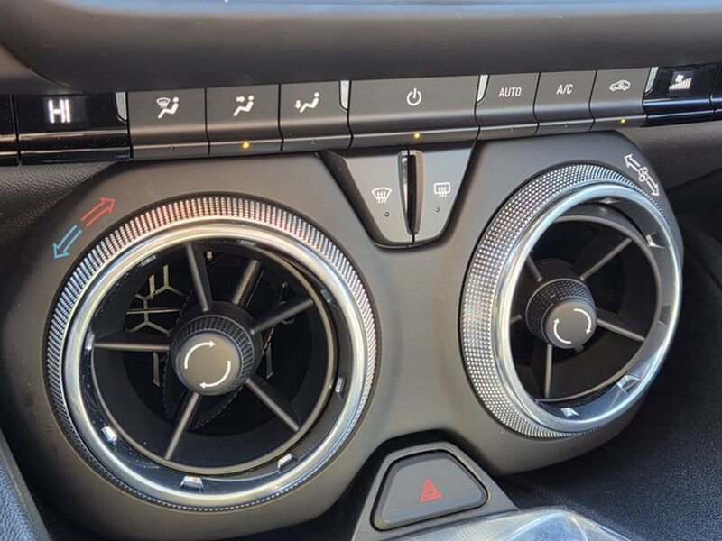 Used 2020 Chevrolet Camaro LT image 17