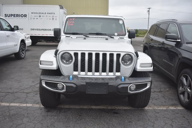 Used 2023 Jeep Wrangler Unlimited Sahara AWD/4WD image 2
