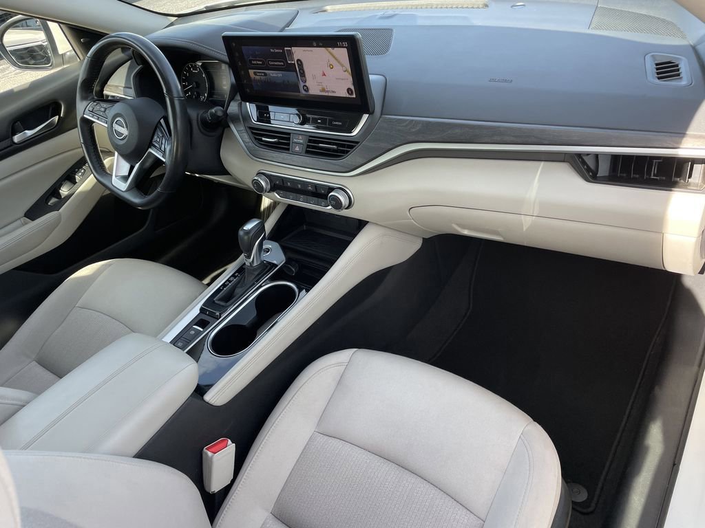 Used 2024 Nissan Altima 2.5 SV w/ SV Premium Package image 12
