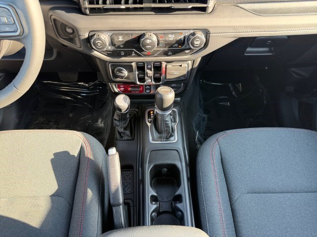 Used 2025 Jeep Gladiator Rubicon AWD/4WD image 15