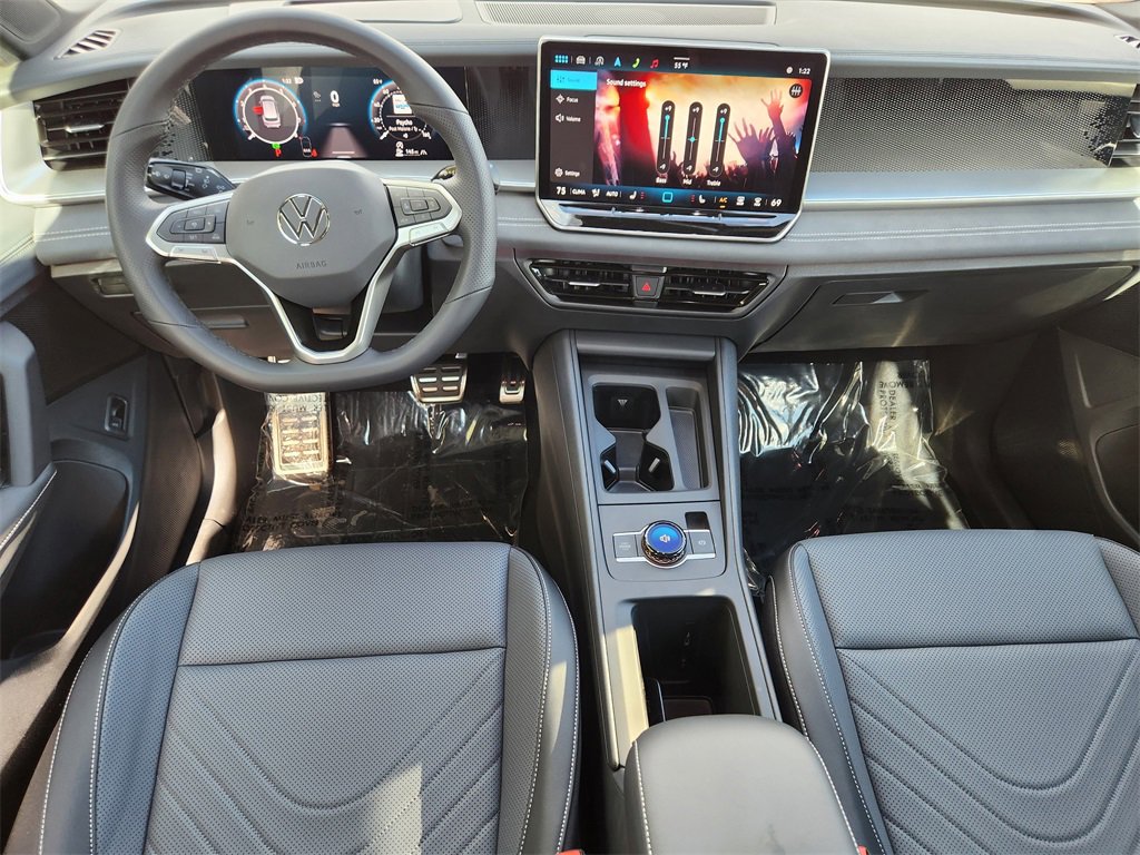 New 2025 Volkswagen Tiguan SE R-Line image 2