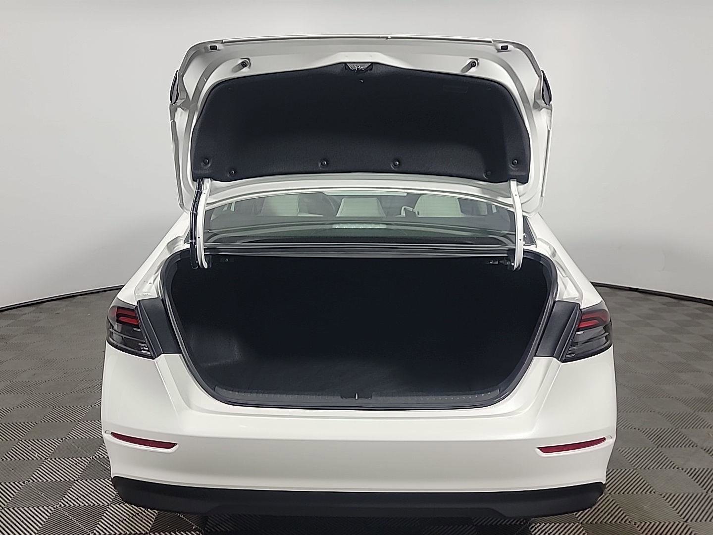 Certified 2025 Honda Accord SE image 6