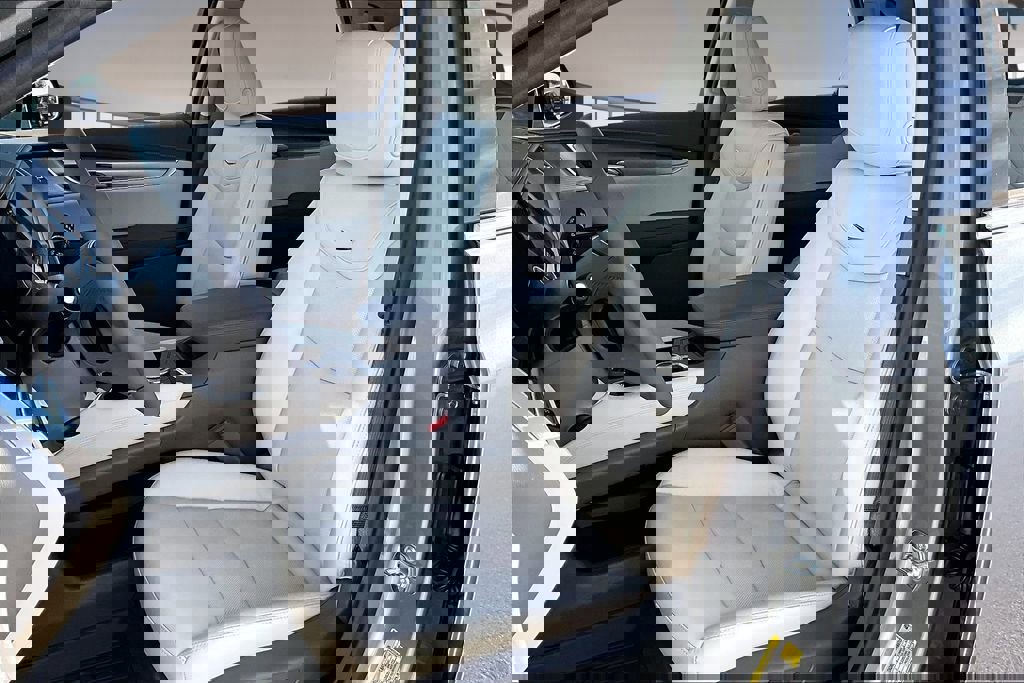 New 2026 Cadillac XT5 Premium Luxury w/ LPO, Floor Liner Package image 9