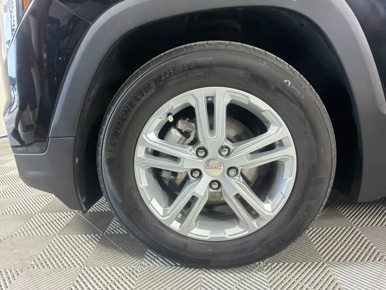 Used 2023 GMC Terrain SLE w/ Driver Convenience Package FWD image 10