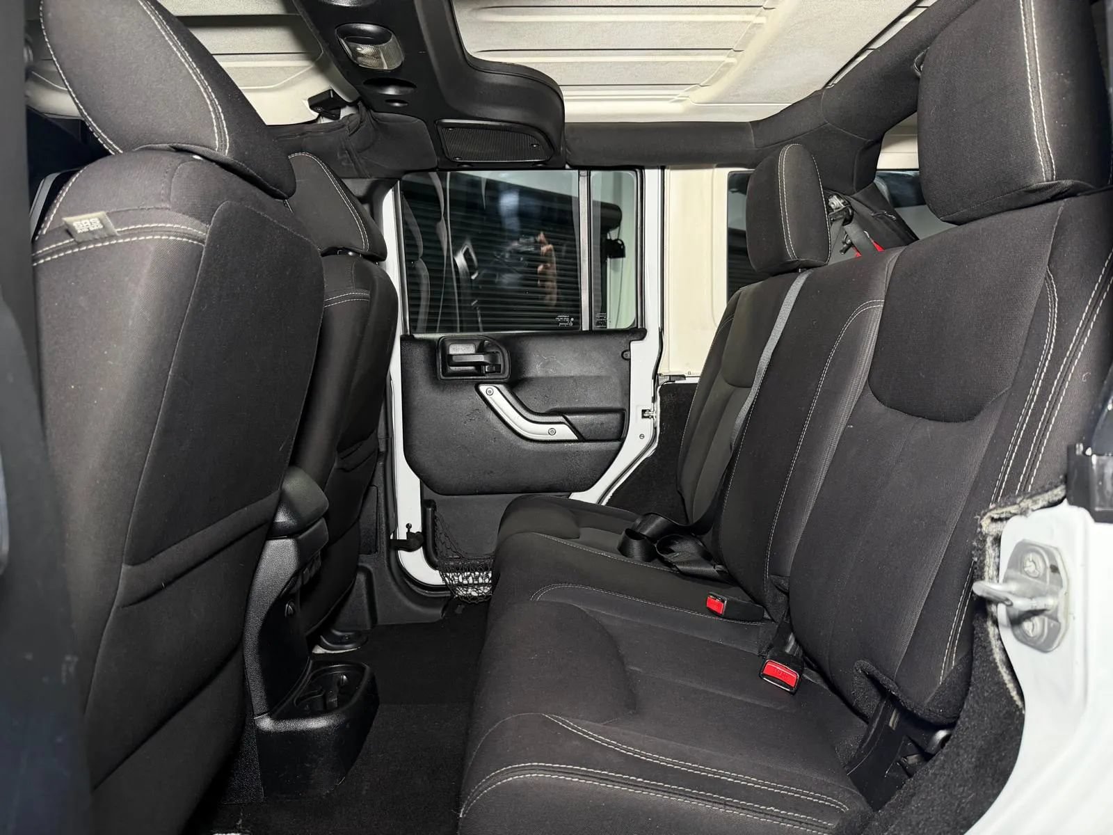 Used 2015 Jeep Wrangler Unlimited Rubicon w/ Connectivity Group AWD/4WD image 19