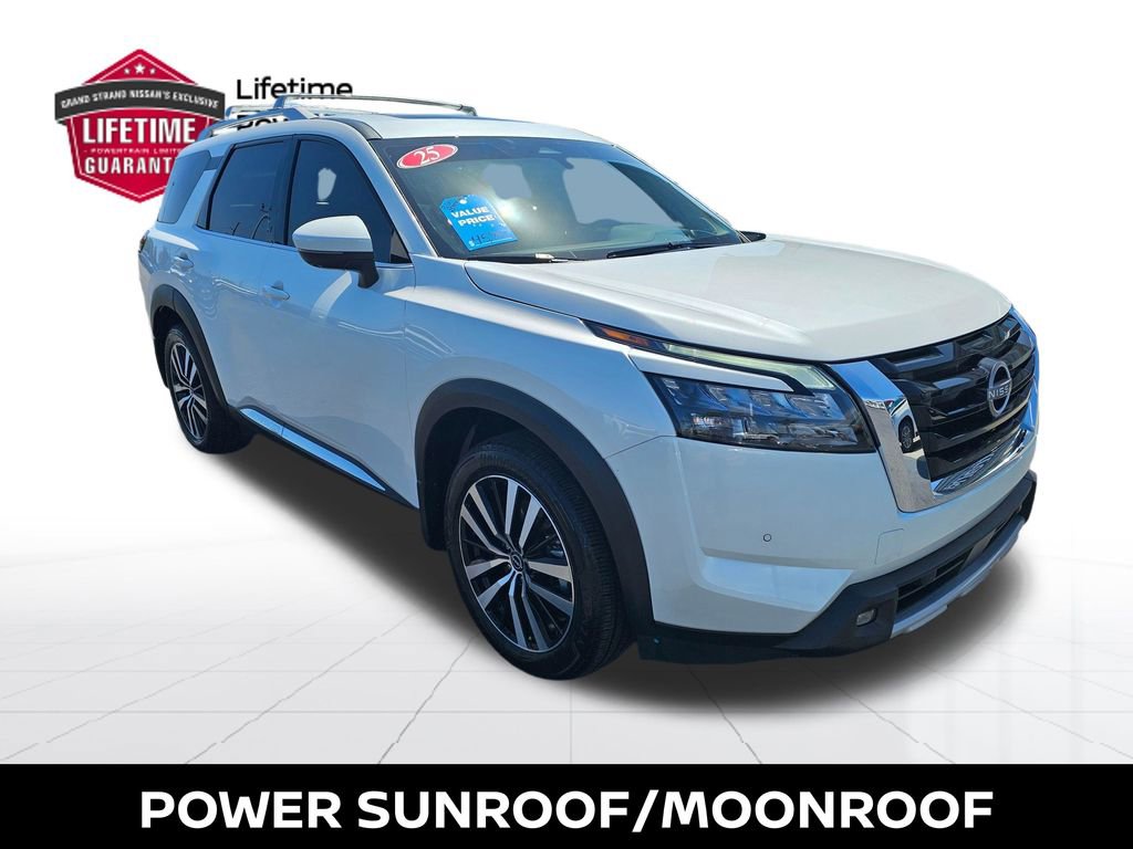 Used 2025 Nissan Pathfinder Platinum w/ Cargo Package image 7