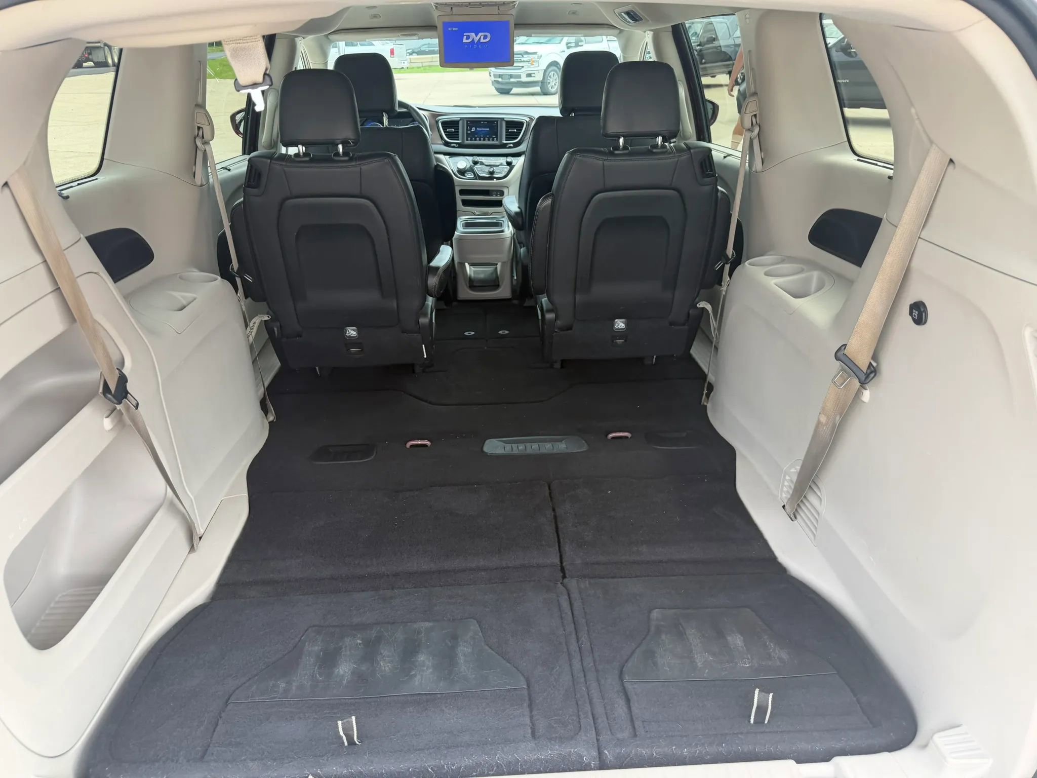 Used 2018 Chrysler Pacifica Touring-L FWD image 38