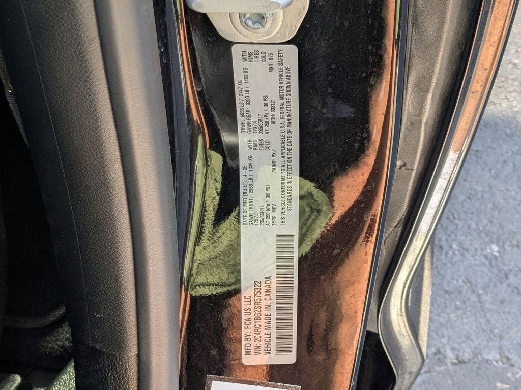 Used 2025 Chrysler Pacifica Select image 30