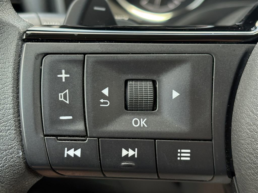 Used 2021 Nissan Rogue SV AWD/4WD image 16