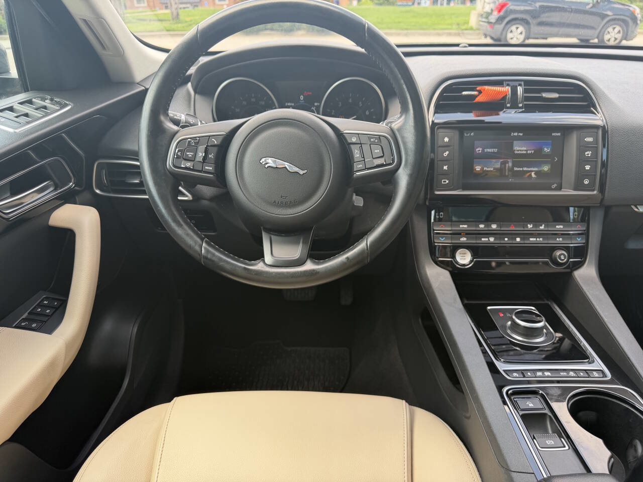 Used 2017 Jaguar F-PACE Premium AWD/4WD image 10