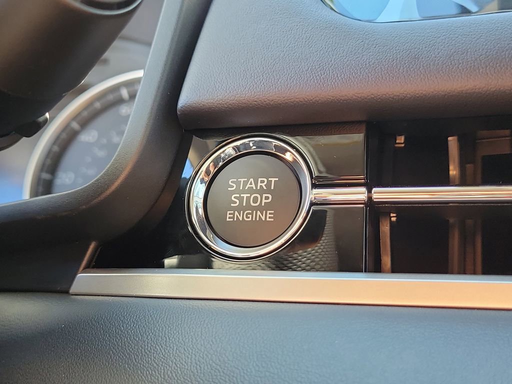 New 2025 Mitsubishi Outlander SE image 17