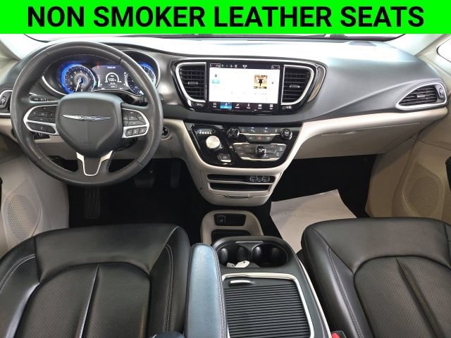 Used 2023 Chrysler Pacifica Touring-L FWD image 2