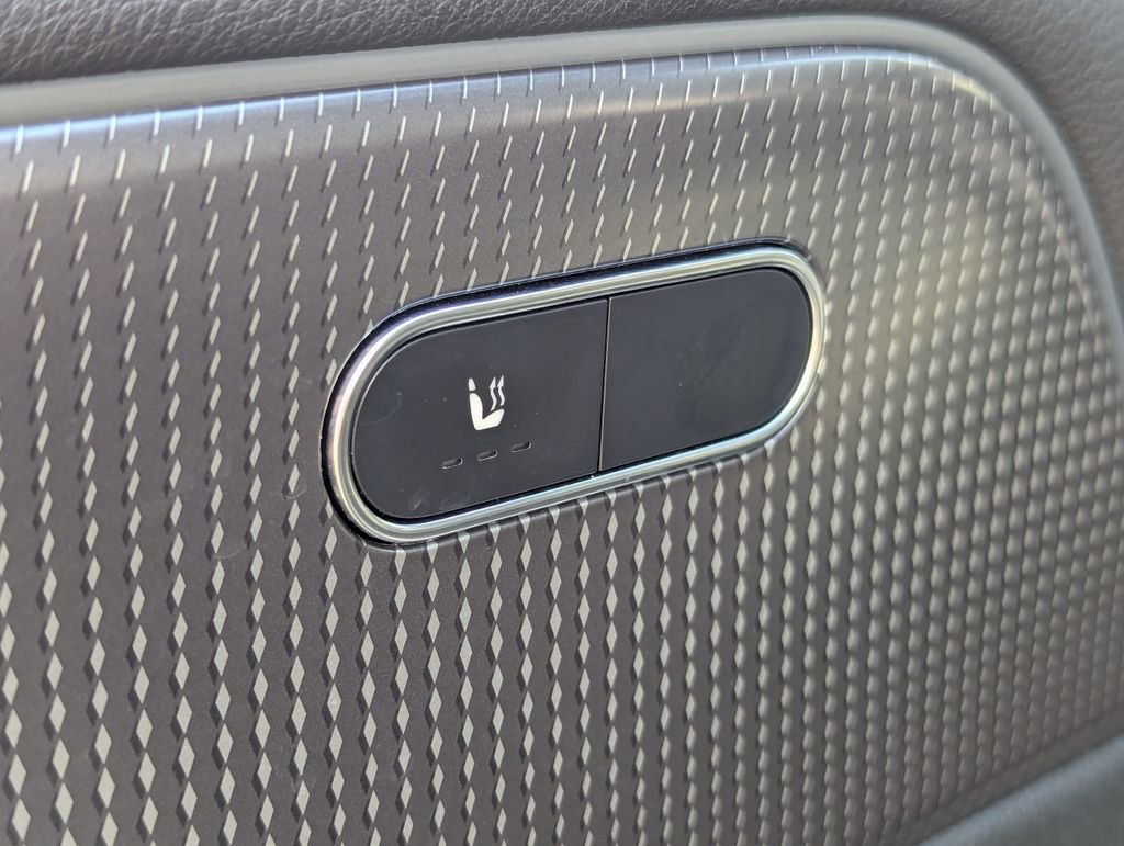 Used 2022 Mercedes-Benz EQB 350 4MATIC image 23