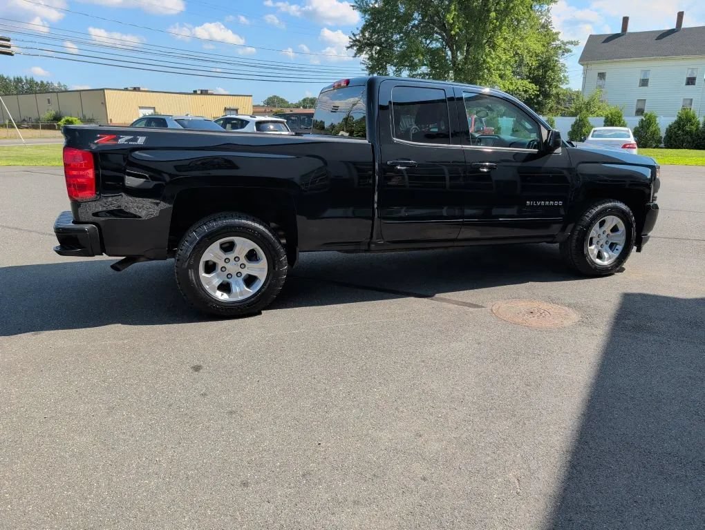 Used 2018 Chevrolet Silverado 1500 LT w/ All Star Edition AWD/4WD image 17