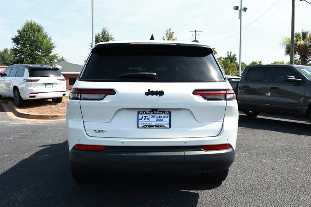 Used 2023 Jeep Grand Cherokee L Laredo RWD image 6