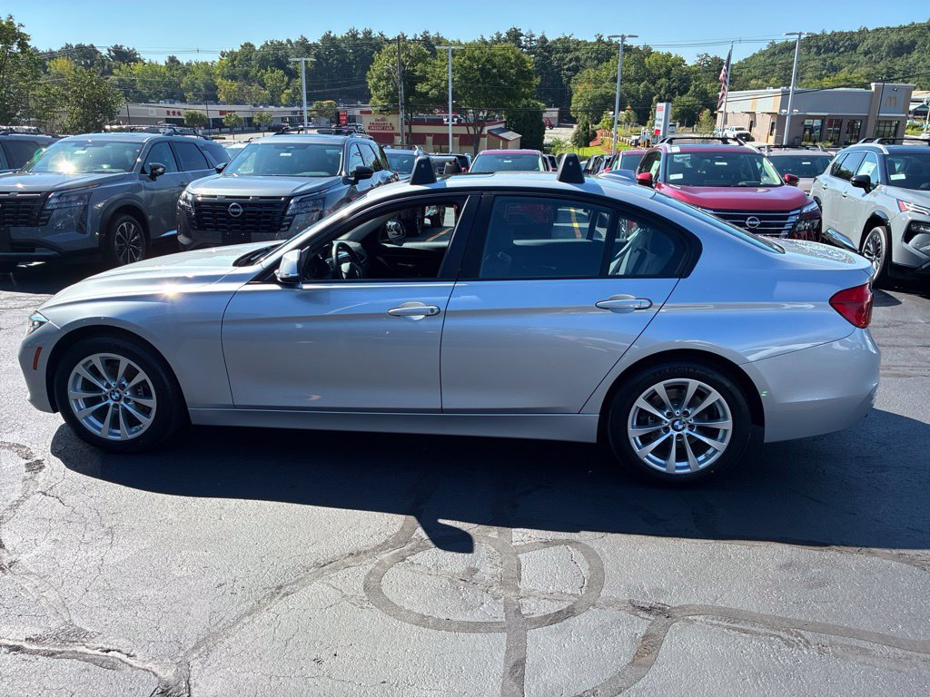 Used 2017 BMW 320i xDrive Sedan AWD/4WD image 4