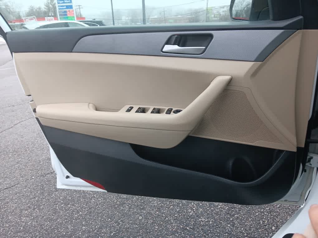 Used 2018 Hyundai Sonata SE w/ Cargo Package image 26