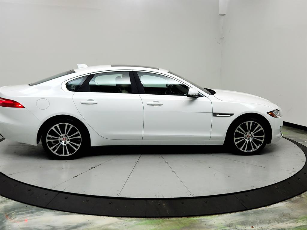 Used 2020 Jaguar XF Prestige AWD/4WD image 4