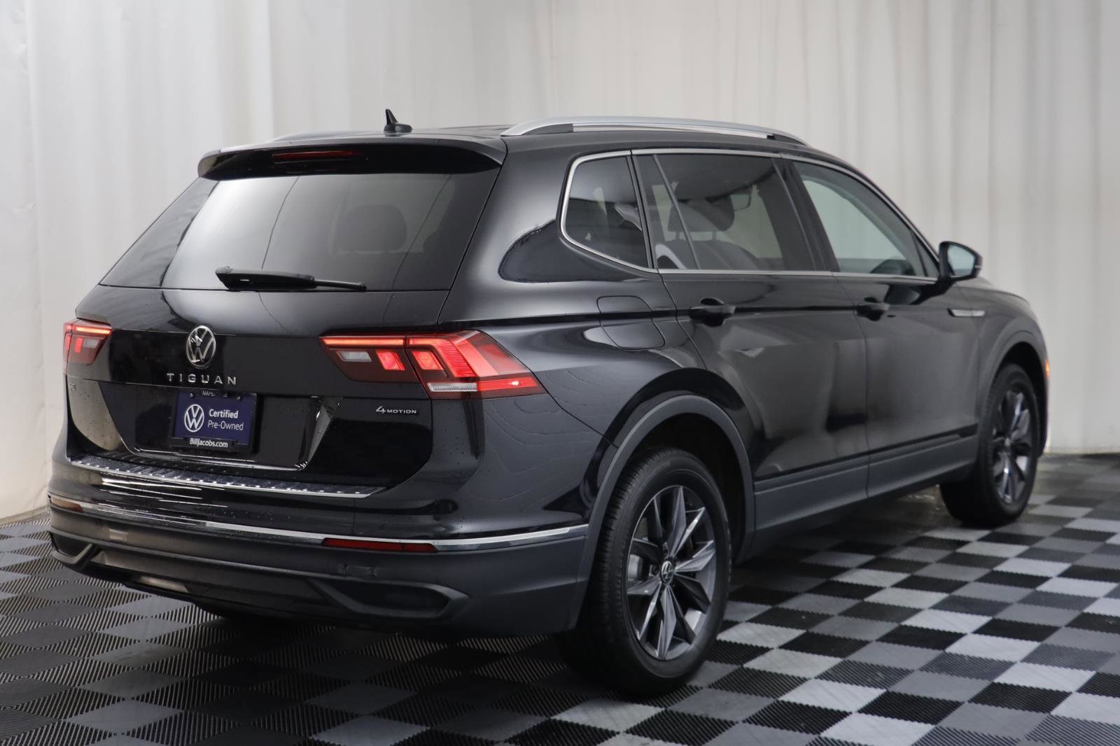 Used 2023 Volkswagen Tiguan SE image 16