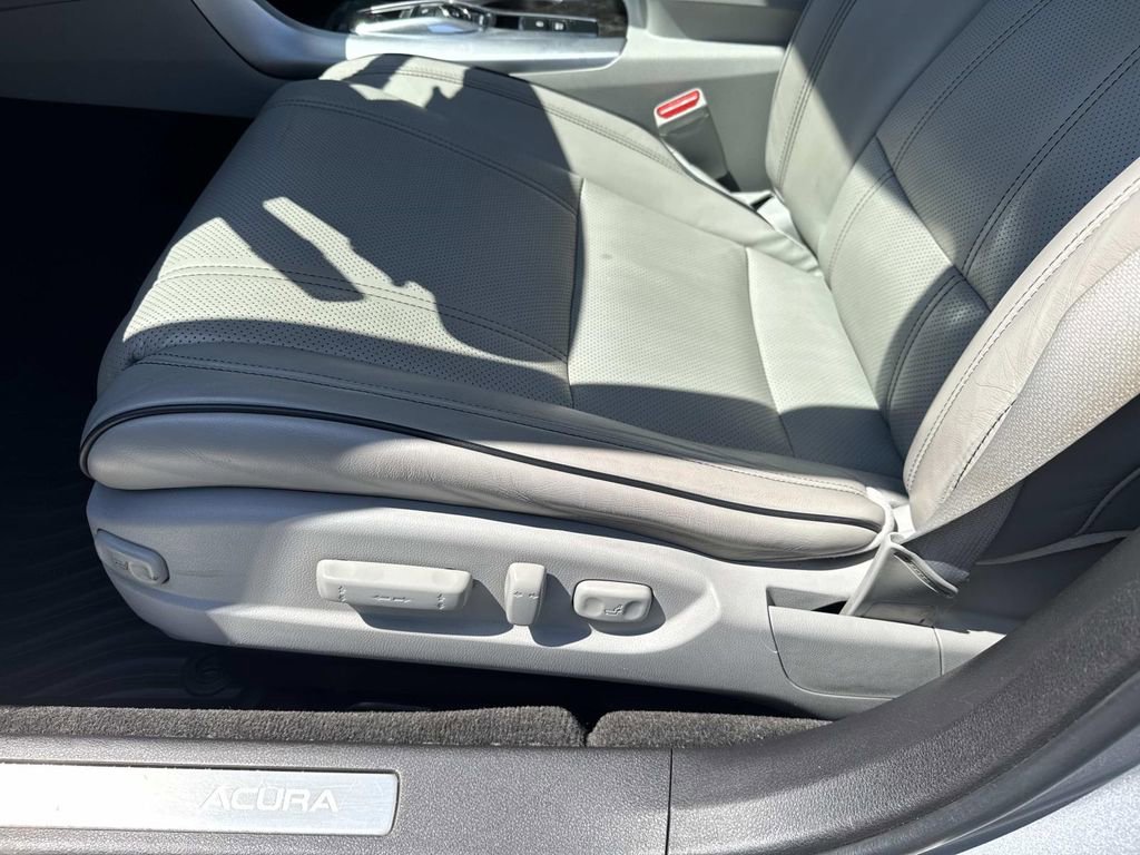 Used 2018 Acura TLX V6 w/ Technology Package FWD image 17
