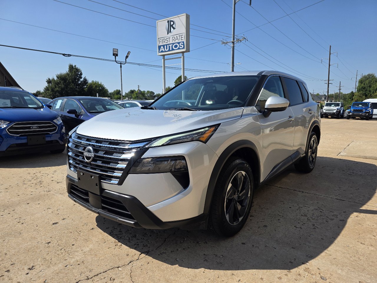 Used 2024 Nissan Rogue SV image 3