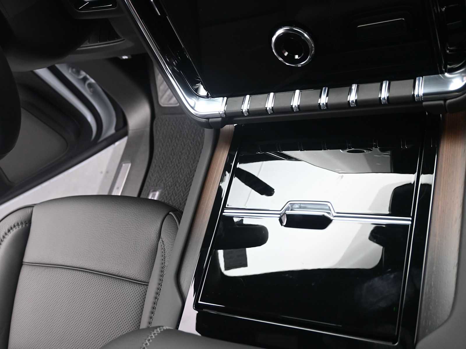 New 2026 GMC Yukon Denali w/ Denali Reserve Package image 24