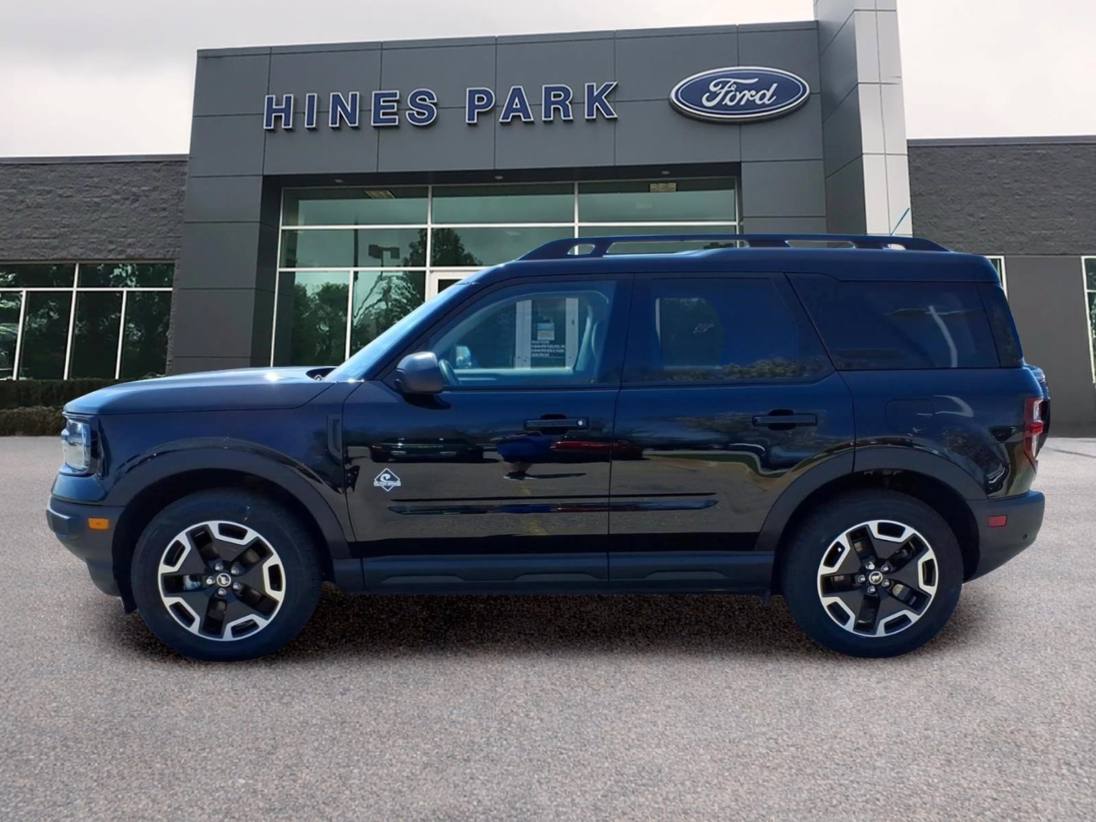 Used 2023 Ford Bronco Sport Outer Banks w/ Tech Package AWD/4WD image 4