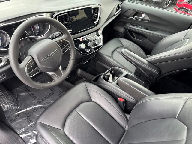 Used 2026 Chrysler Pacifica Select FWD image 6
