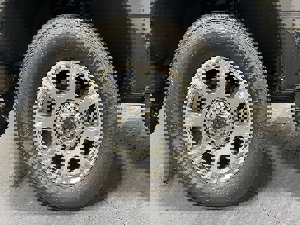 Used 2021 Ford F250 Lariat w/ Chrome Package image 17