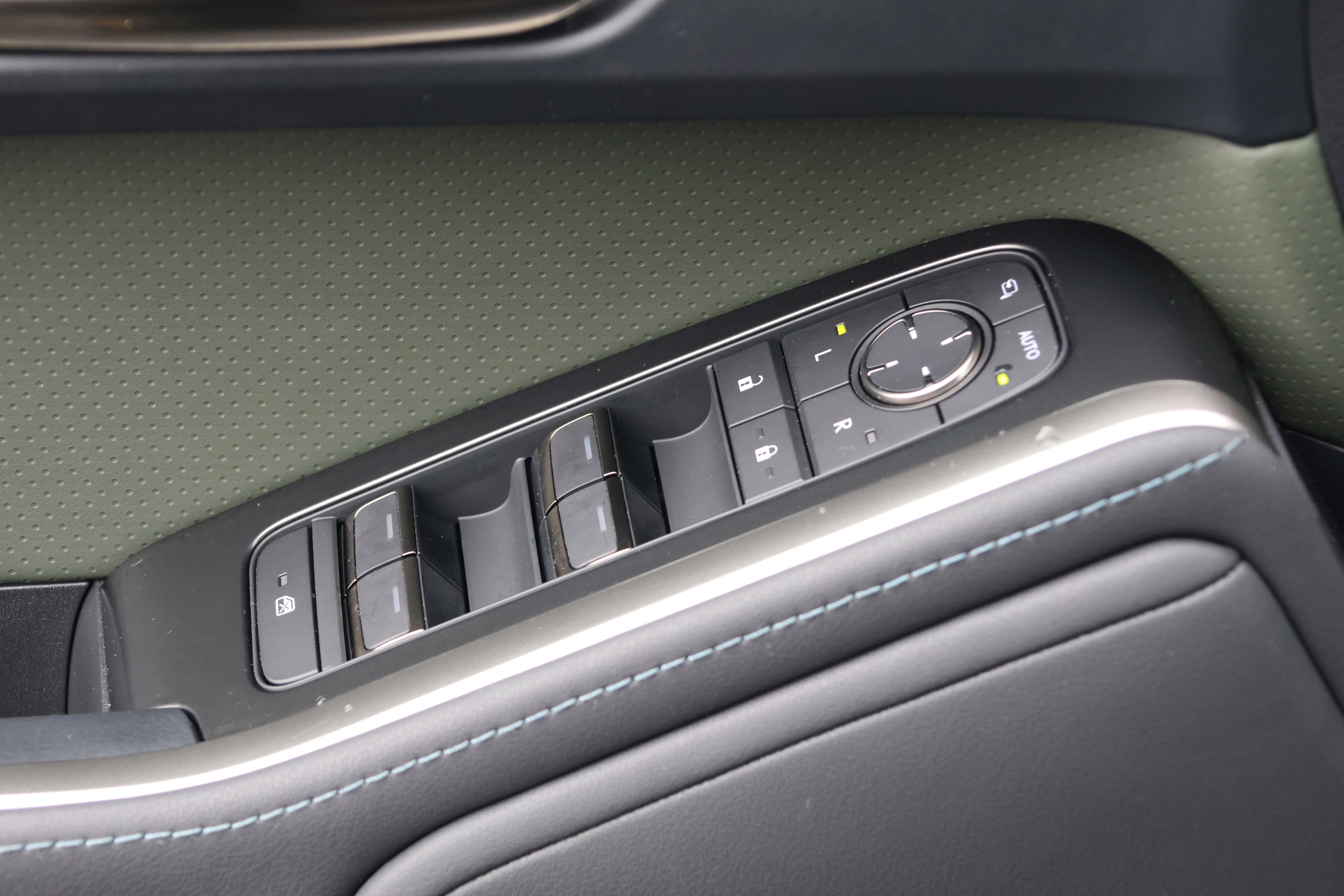 Used 2025 Lexus GX 550 image 13